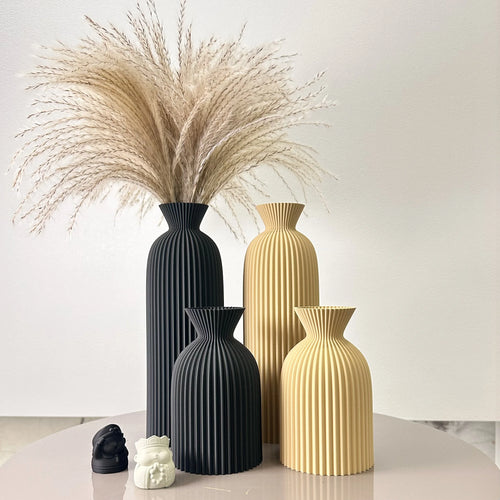 2-Piece Set of Wavy Pattern Art Dry Vase